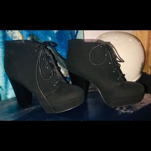 Women’s suede ankle black booties